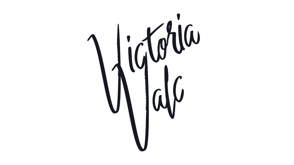 Victoria Valc signature